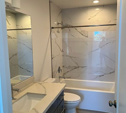 5th image of 15606 5th Ave NE #D