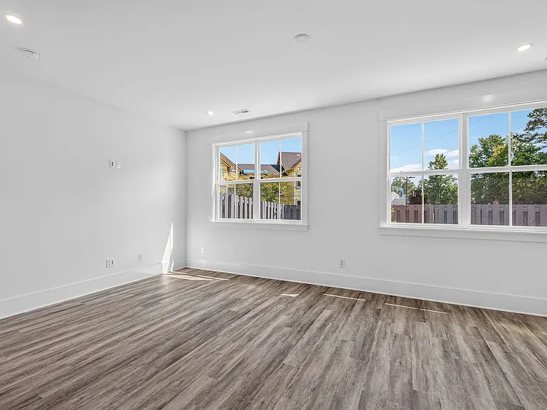 405 Oak Hammock Ct — Photo 21