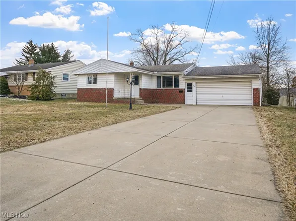 565 Powers Ave, Girard, OH 44420