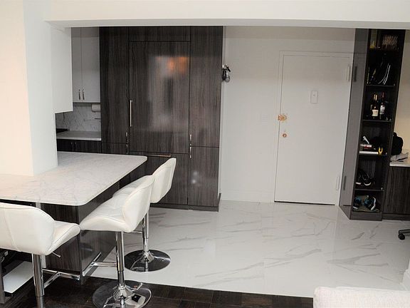 2nd image of 100 W 57th St APT 6I