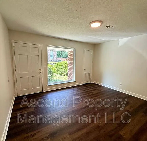 3341 Pinewood Ave #B — Photo 4