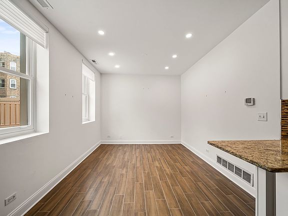 5th image of 6104 S Ingleside Ave #Ch