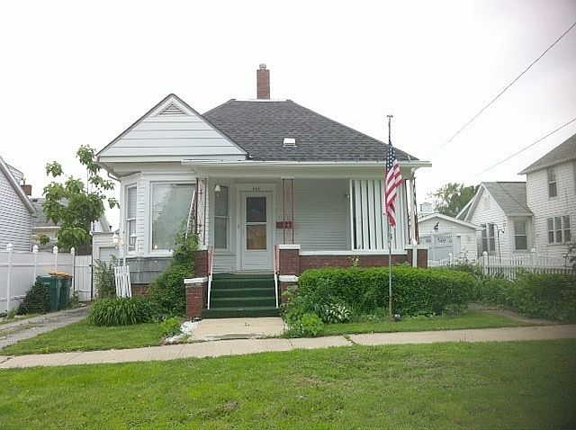 1st image of 404 N Shabbona St