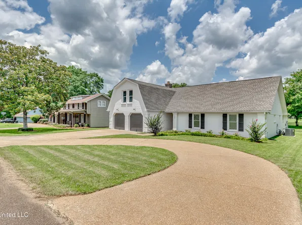 594 S Deerfield Dr, Canton, MS 39046