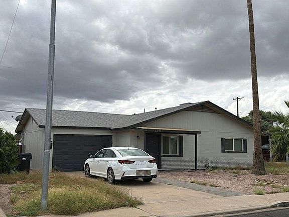 3rd image of 2301 E Alpine Ave