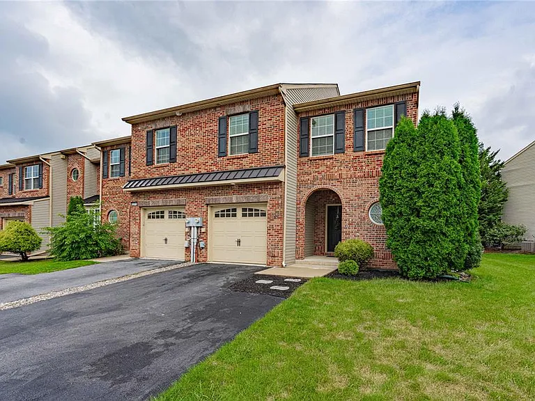 253 Milkweed Dr — Photo 2