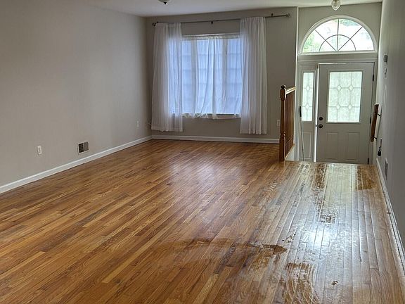 4th image of 1322 Rockland Ave