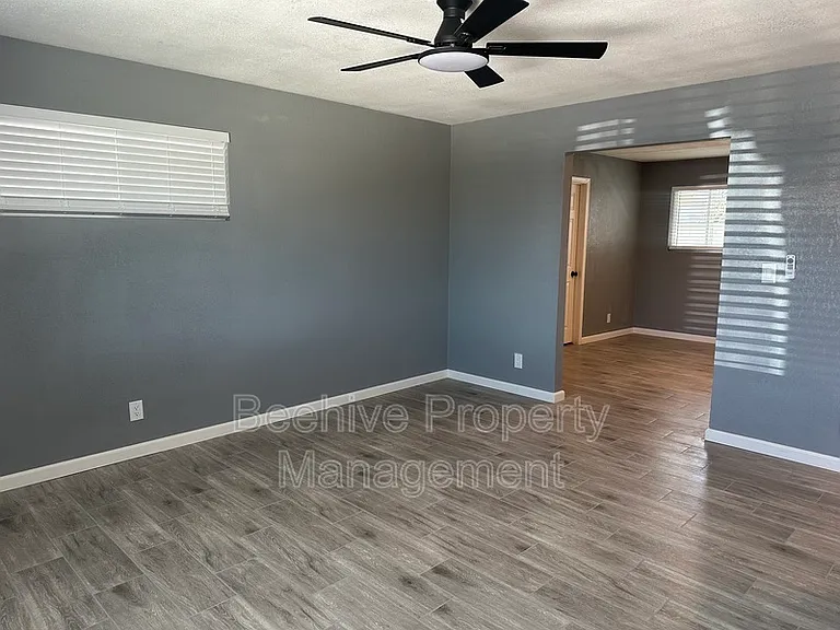 1315 W 4th St — Photo 2