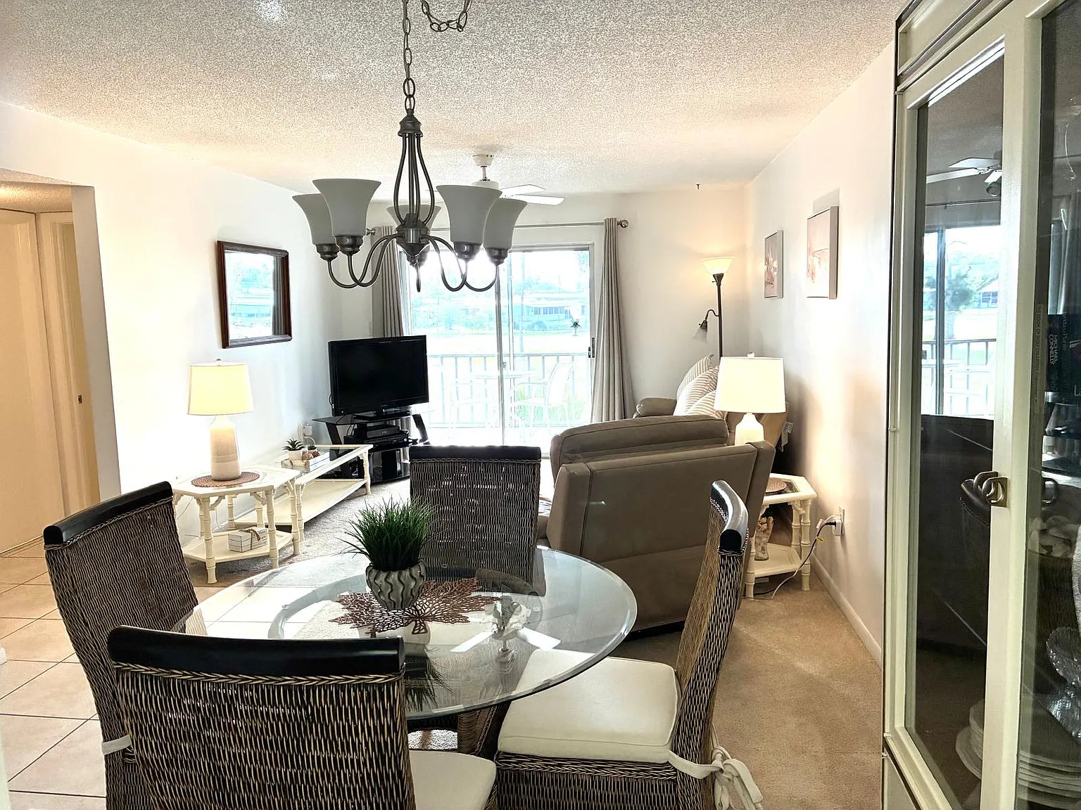2 bed, 951 sqft, $1,400 — Photo 3