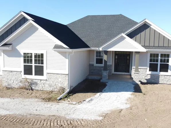 W277N9069 South Red Fox RUN, Hartland, WI 53029