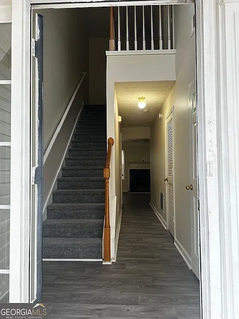3 bed, 2.5 bath, 1396 sqft, $1,800 — Photo 4