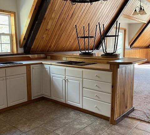 Jennair cooktop at bar with down draft exhaust.