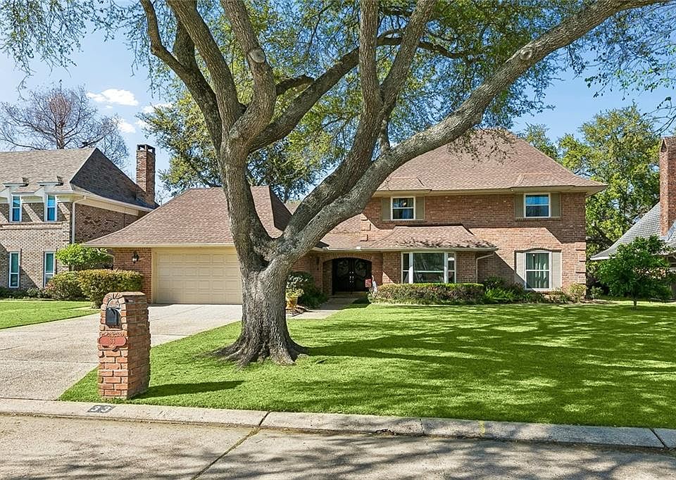 1st image of 33 Chateau Du Jardin Dr