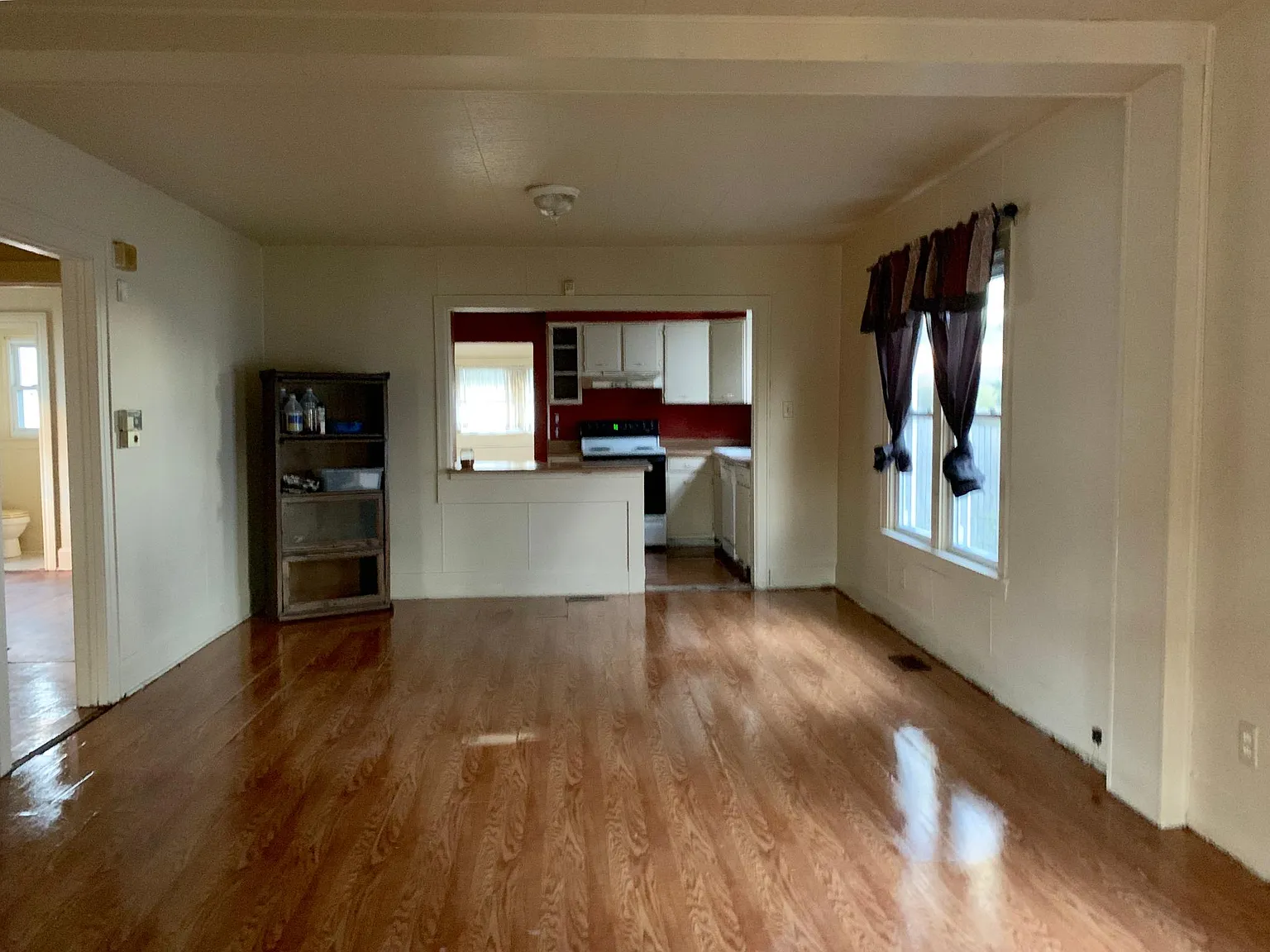 2 bed, 1.5 bath, 1310 sqft, $1,300 — Photo 3