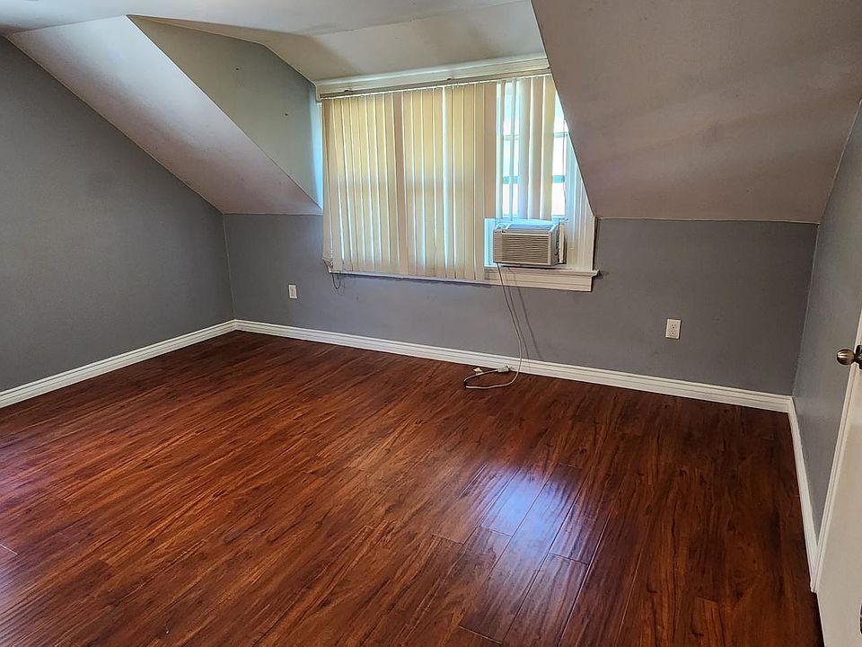 2nd image of 1815 S Manhattan Pl Unit 1/2