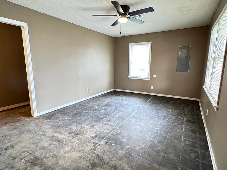 808 Kyle St — Photo 8