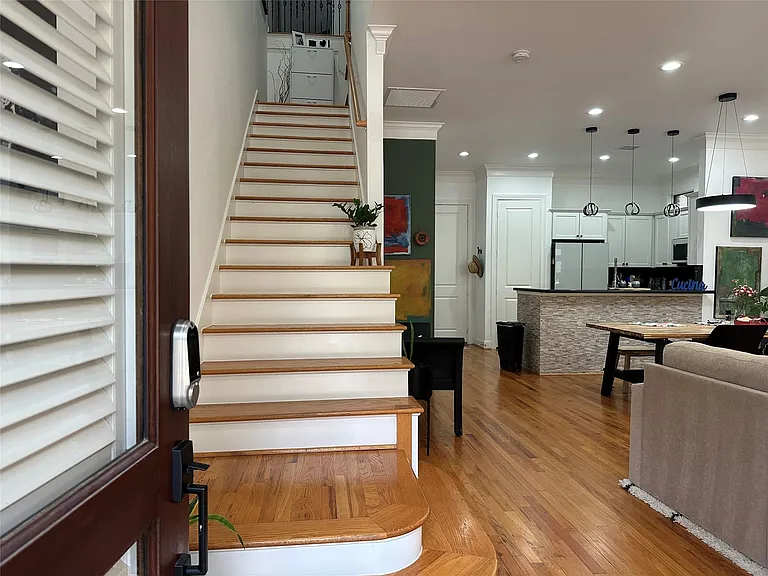 30 Riva Row — Photo 4