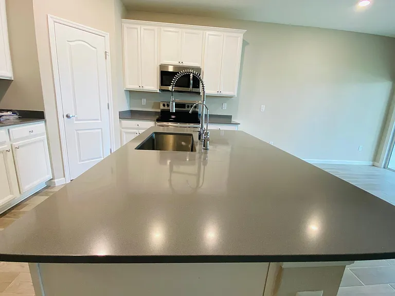 Breakfast Bar with Filtered Kitchen Water
