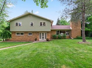 N85W6117 Willowbrooke Dr, Cedarburg, WI 53012