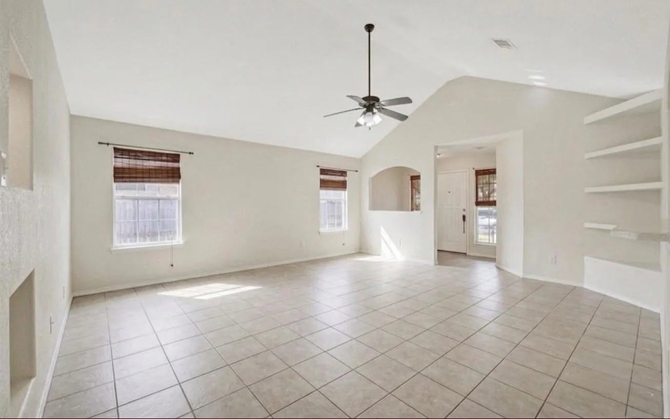 3 bed, 2.0 bath, 1605 sqft, $2,200 — Photo 3