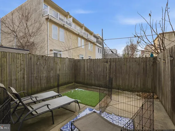 916 S 20th St #A, Philadelphia, PA 19146