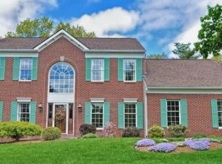 10 Norumbega Cir, Franklin, MA 02038