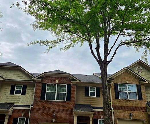 3rd image of 4247 Youngstown Cir