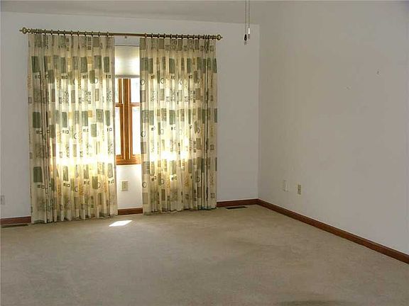 5th image of 667 Stonemill Dr