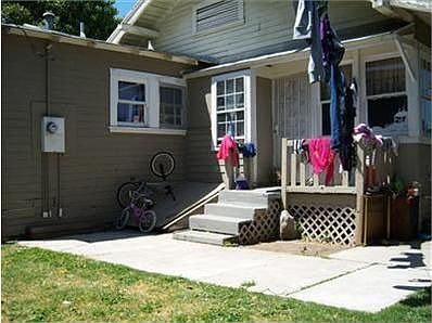 3rd image of 1322 E Oak St