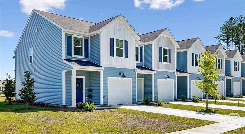 3 bed, 2.5 bath, 1479 sqft, $2,150 — Photo 2