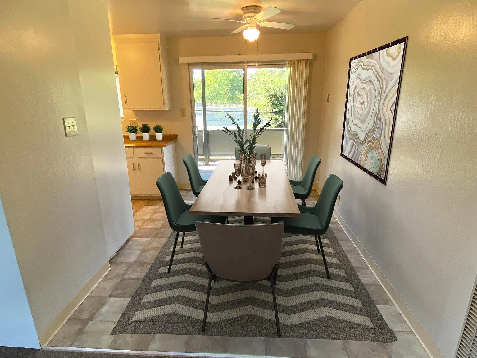 2 bed, 890 sqft, $3,495 — Photo 2