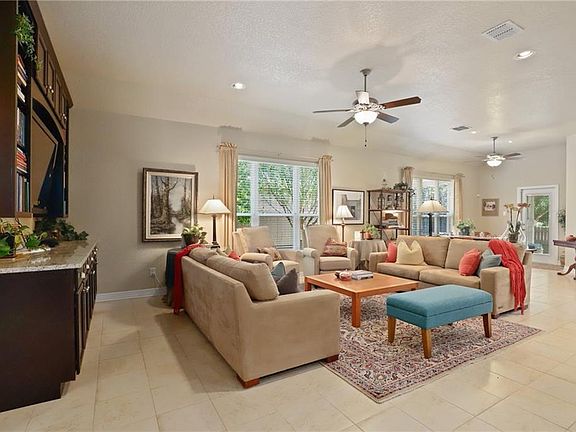 5th image of 908 Easton Dr