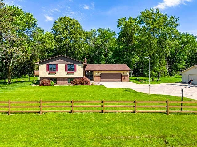 1st image of 23360 Oakdale Dr