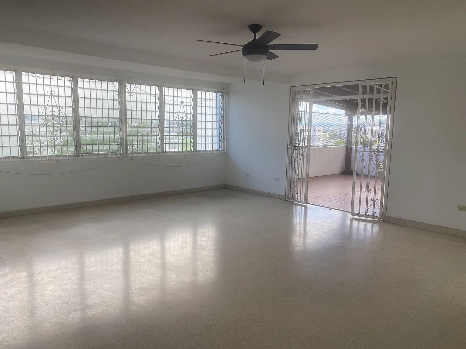 4 bed, 4800 sqft, $3,000 — Photo 4