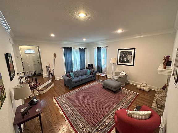 3rd image of 400 E 66th St