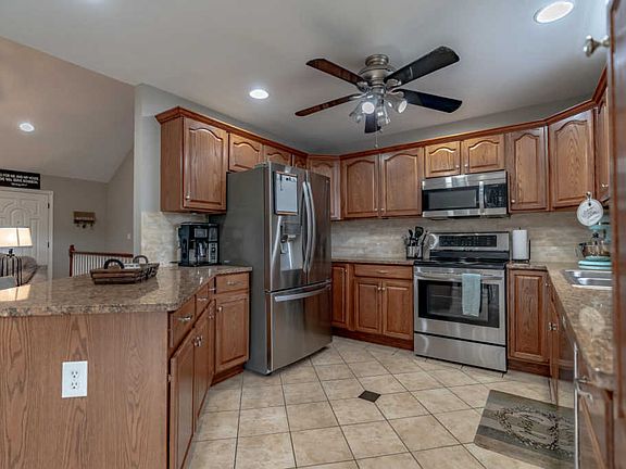 2nd image of 114 River Edge Dr