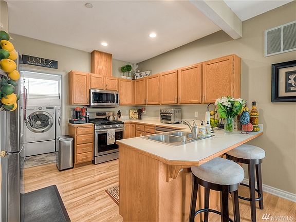 4th image of 2160 Palisade Blvd