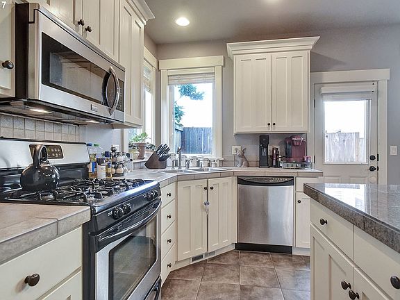 4th image of 5203 SE Bandon Ln