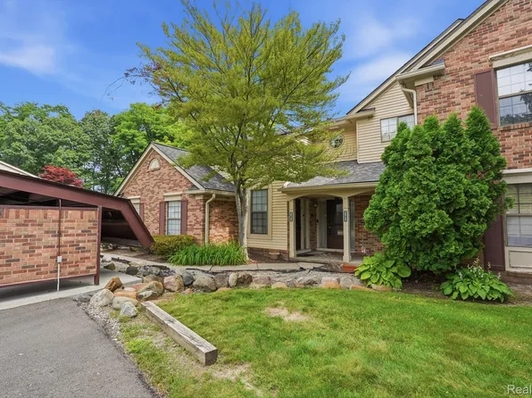 29726 Pine Ridge Cir, Farmington, MI 48331
