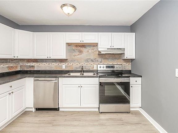 3rd image of 10746 Cambridge Ave