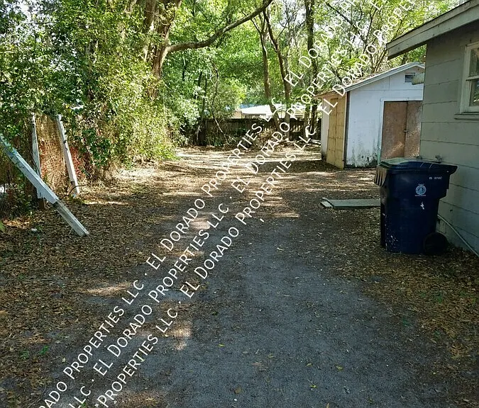 1010 E Sligh Ave — Photo 14