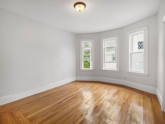 5th image of 149 Mountain Ave