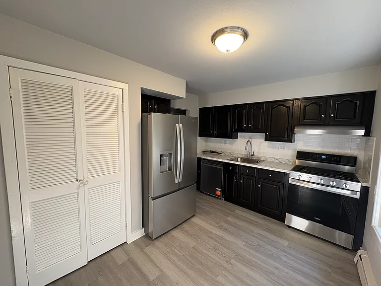 261 Elizabeth Ave — Photo 5