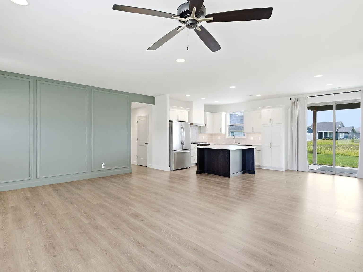 3 bed, 2.0 bath, 1600 sqft, $2,300 — Photo 4