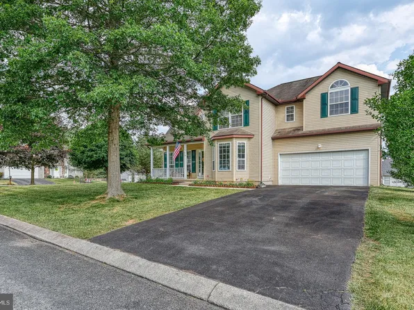 10 Gary Player Dr, Etters, PA 17319