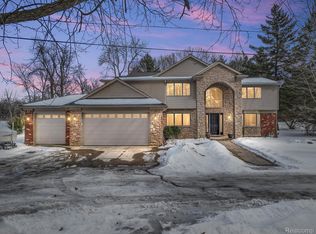 6660 Ridgewood Rd, Clarkston, MI 48346