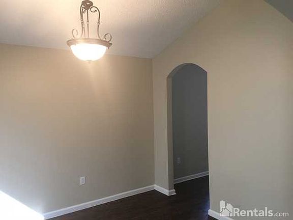 3rd image of 1860 Creekview Dr