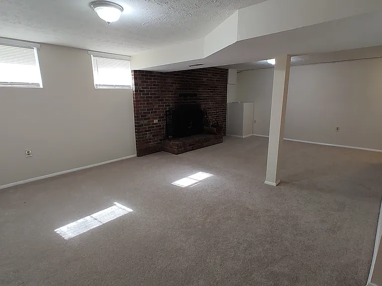 8638 Saxon Cir — Photo 27