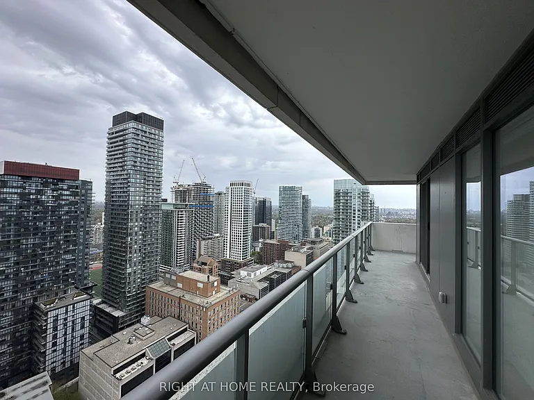 2221 Yonge St #3102 — Photo 27