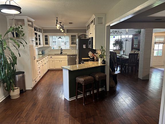 2nd image of 590 39th St SE